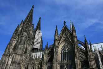 A catedral de Colonia, comezada o 14 de agosto de 1248, obra do Maestro Gérard