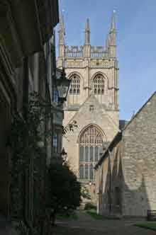 O Merton College, fundadado no 1264 por Walter de Merton, Canciller de Inglaterra e posteriormente bispo de Rochester.