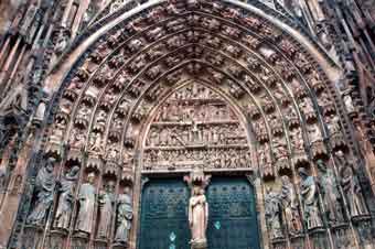 Fachada de la catedral de Estrasburgo, comenzada a construir en 1015.